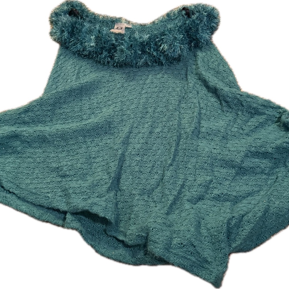 Suzie Where Women's One Size Shawl Fuzzy Neck NWT